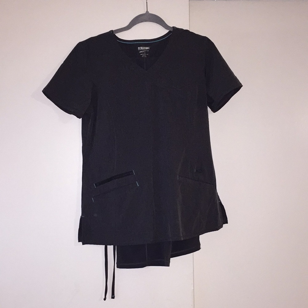 Grey scrub star scrub set